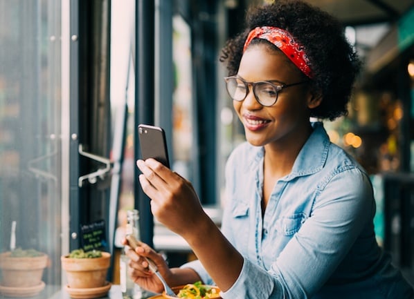 Como dar um toque especial ao Instagram Stories com figurinhas