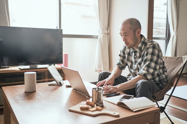 man using a laptop to browse wordpress lazy loading plugins