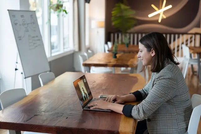 Service client B2B : conseils et différence avec le service client B2C
