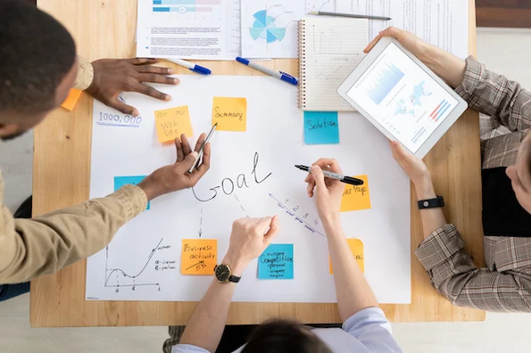 How to Develop a Successful Marketing Mix Strategy [+ Templates]