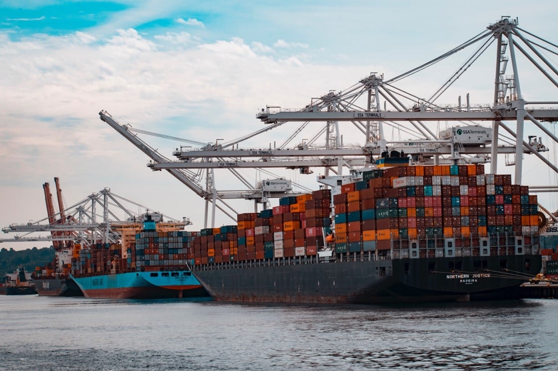 Comment se lancer dans l'import export : explications et étapes