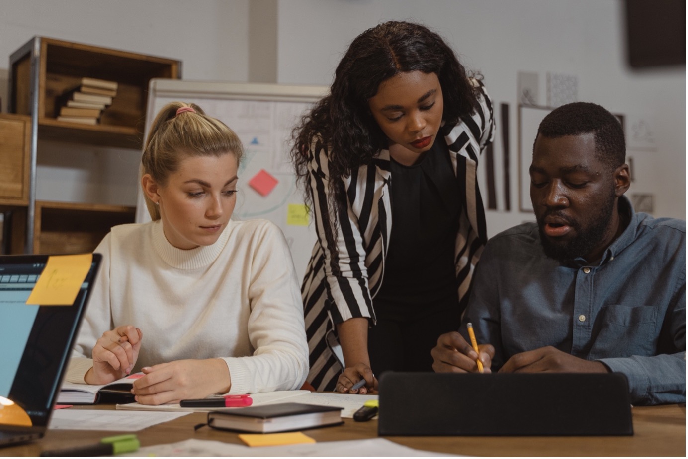 Collaborateurs réalisant un diagnostic externe