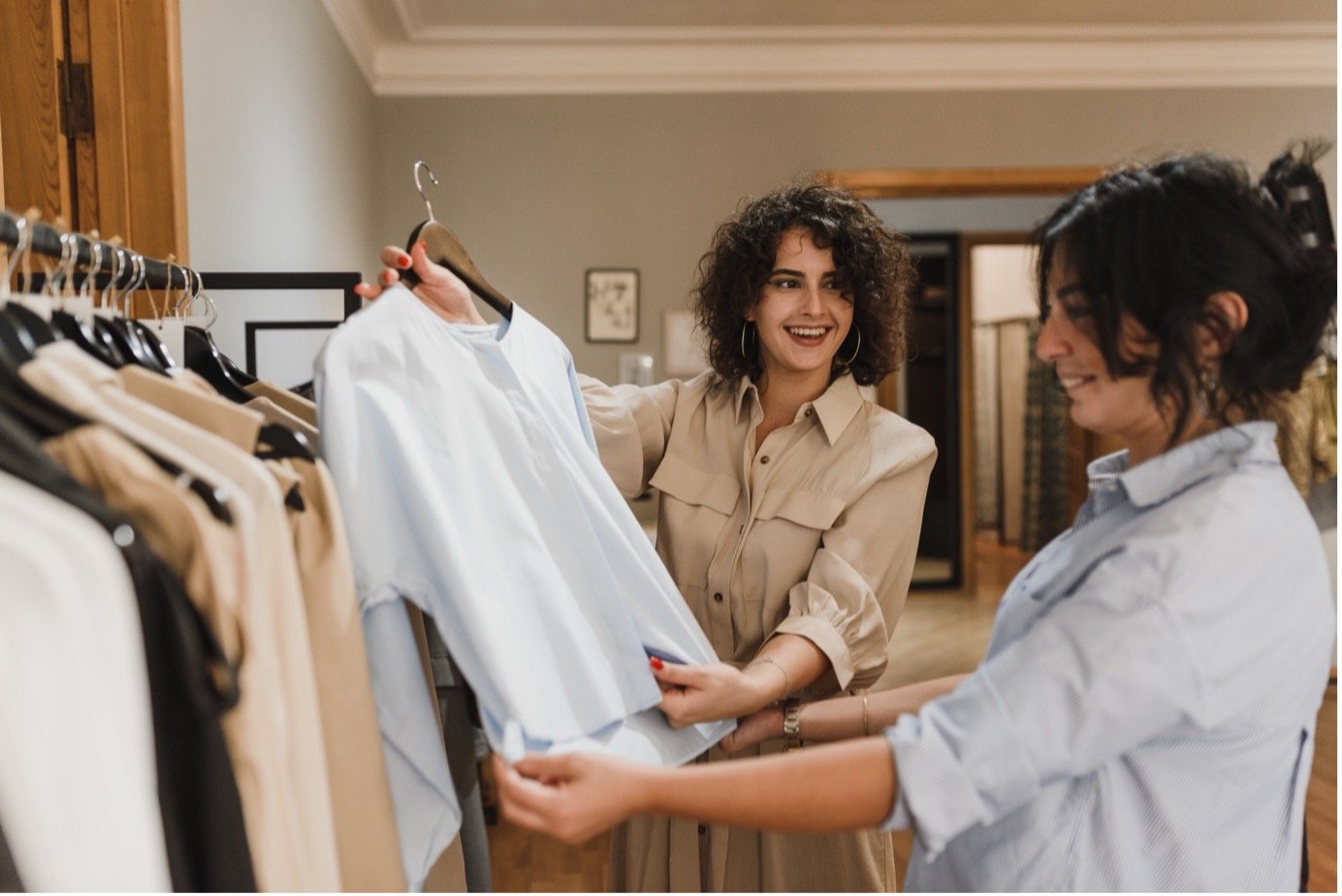 Deux clientes profitant du concept shop in shop