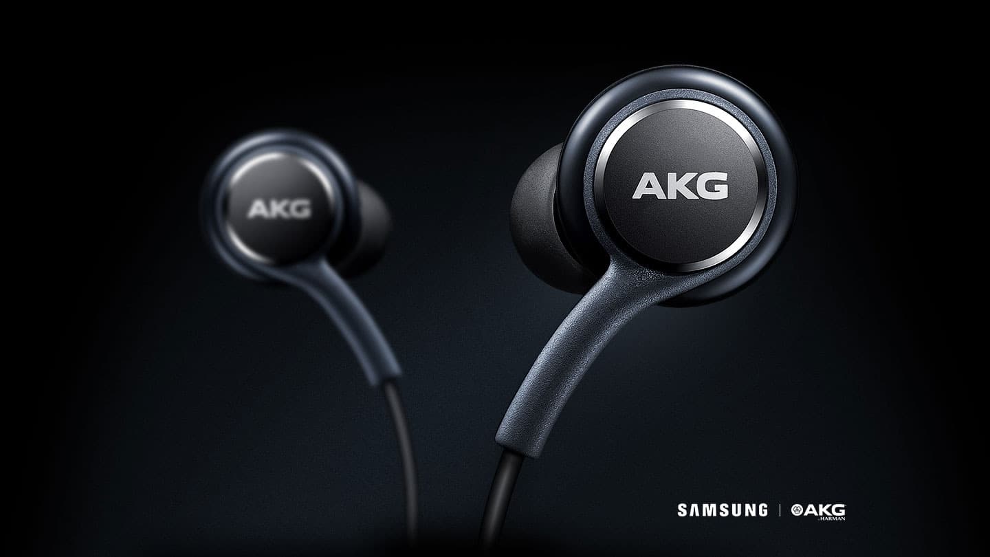 Ejemplo de co-branding de AKG