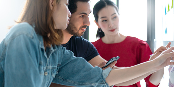 Cómo crear un código de ética empresarial efectivo (+ ejemplos)