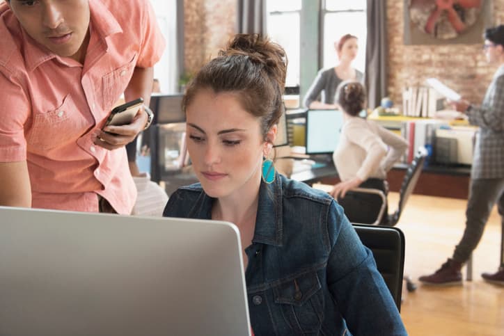 Cómo crear un plan de redes sociales eficaz (con ejemplo)