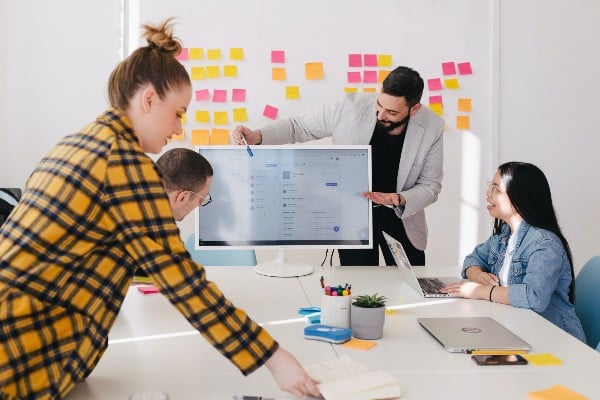 Employee advocacy : définition, avantages et mise en place