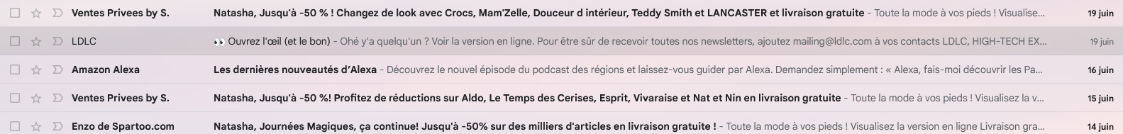 Une impression écran d'objets de mail avec et sans emojis.