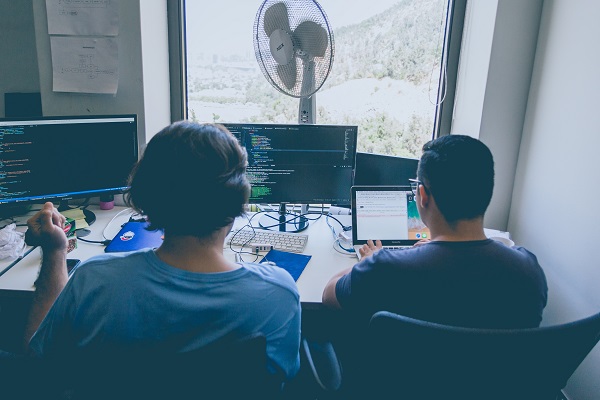 pair programming par un binôme de développeurs