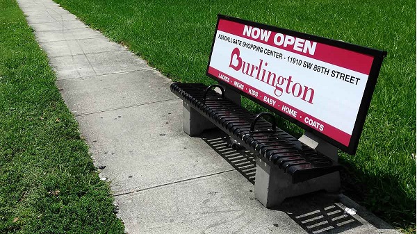 publicité sur un banc