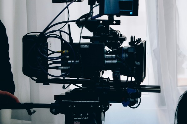 Pub TV : comment faire et combien ça coûte ?