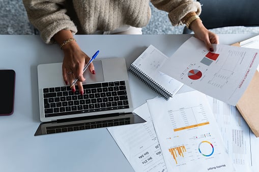 Cómo hacer un resumen ejecutivo paso a paso (con ejemplos)