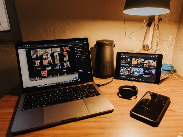 Qu'est-ce qu'un social CRM ? Définition, intérêt et exemples