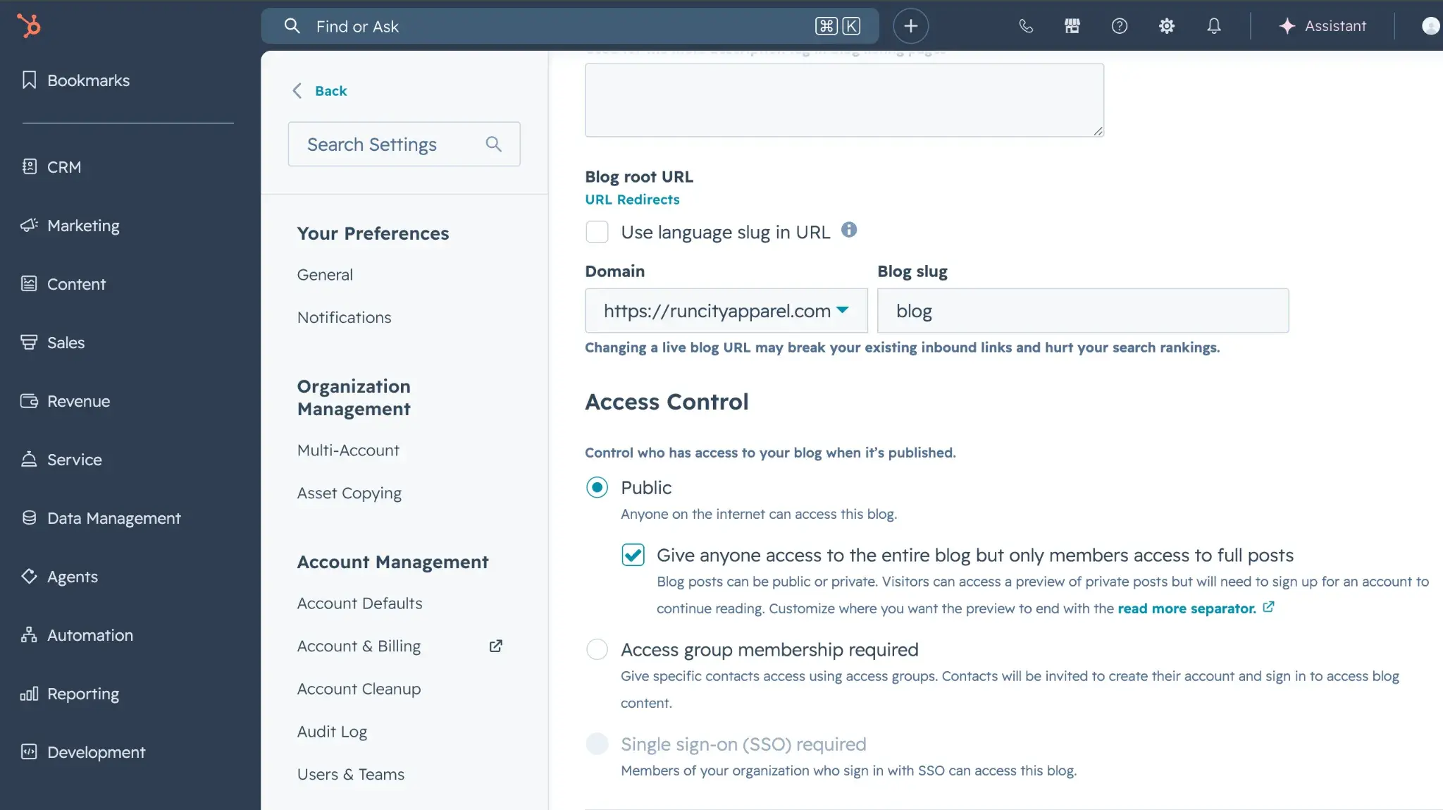 HubSpot blog access control settings showing membership group restrictions