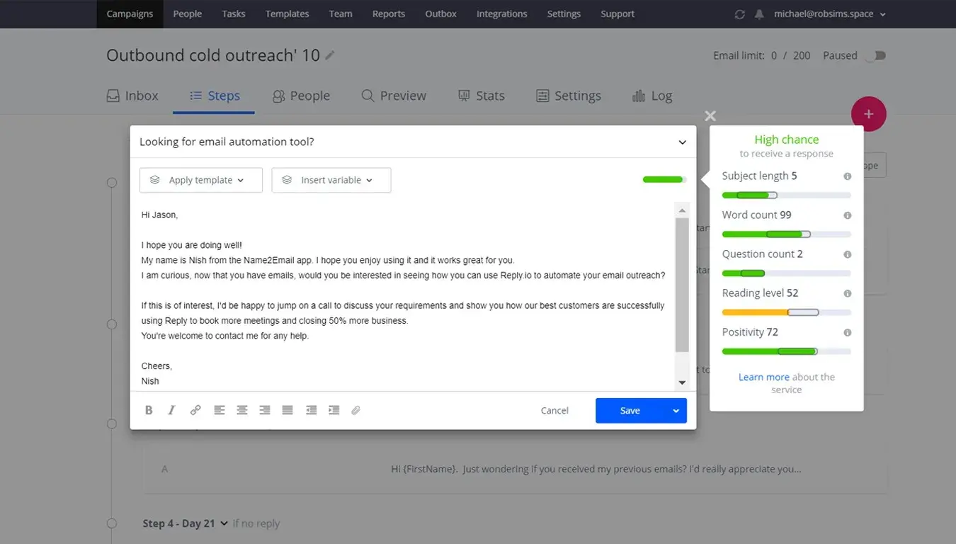 Reply.io email editor displaying an email template with metrics for subject length, word count, questions, reading level, and positivity score.