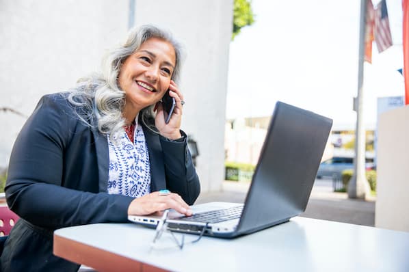 salesperson uses value-based storytelling techniques on a sales call