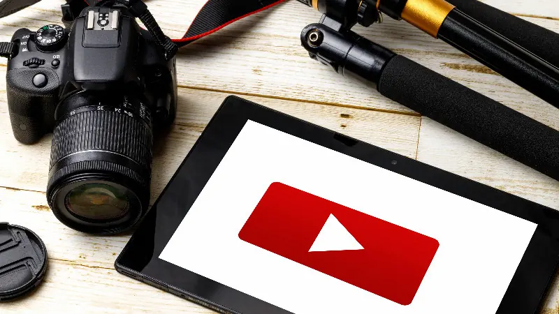 YouTubeの企業アカウントの作り方|個人アカウントとの違いや活用方法
